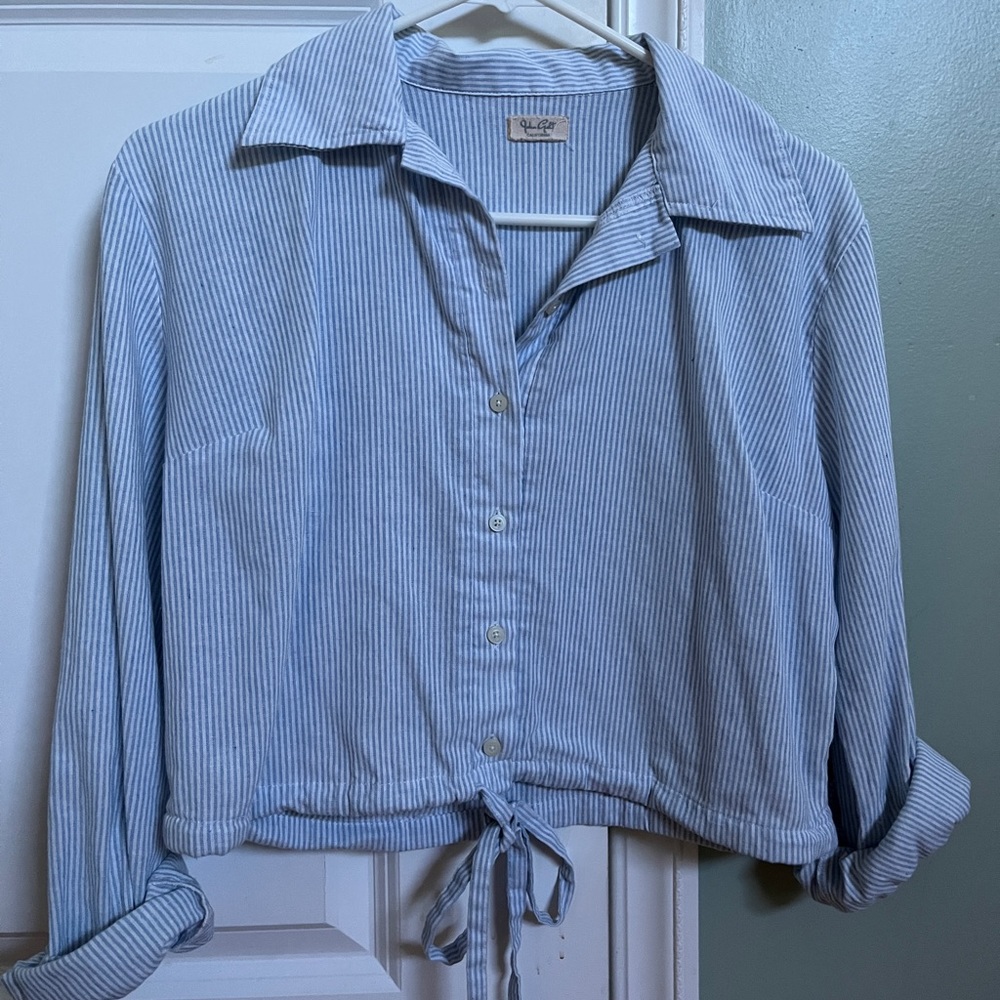 small pacsun blue white stripes cropped collared button up with tie
